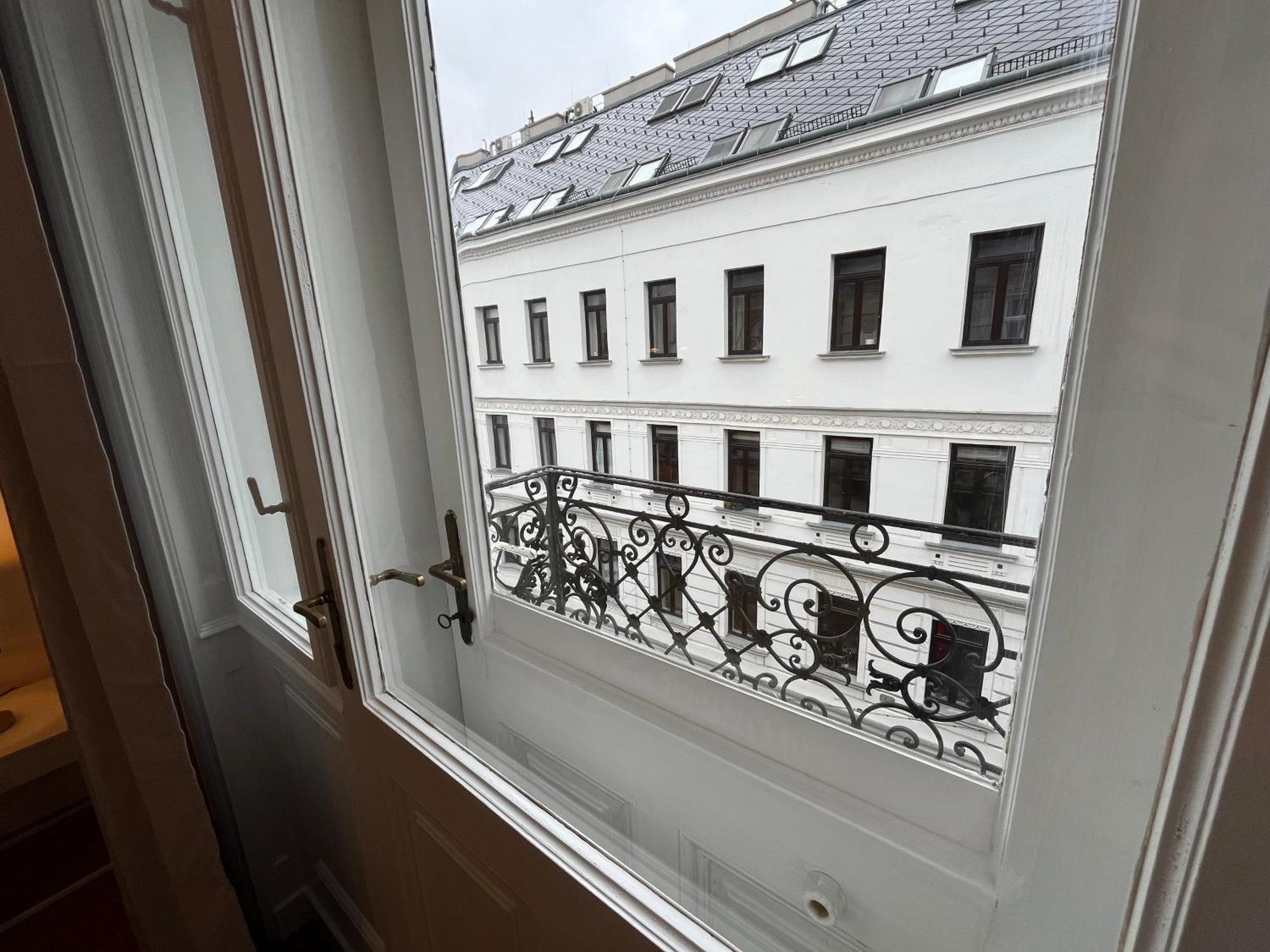 Grosszuegiger Wiener Altbau Gleich Neben Schoenbrunn Экстерьер фото